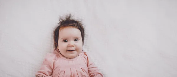 Lindo Bebé Acostado Manta Blanca Concepto Infancia Nueva Vida —  Fotos de Stock