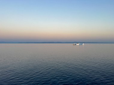 Deniz manzaralı tekne.