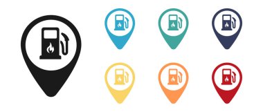 Haritada benzin istasyonu simgesi etiketi var. Çizimler kümesi.