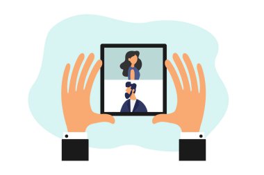 Çevrimiçi video konferansı ya da tablet konsepti toplantısı. Vektör illüstrasyonu