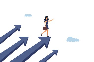 Geliştirme konsepti için motivasyon, şirket başarısının ilerlemesi, ilerlemeye yönelik büyüme, büyüyen oklar üzerinde duran kendine güvenen iş kadını sıradaki hedefi işaret ediyor..