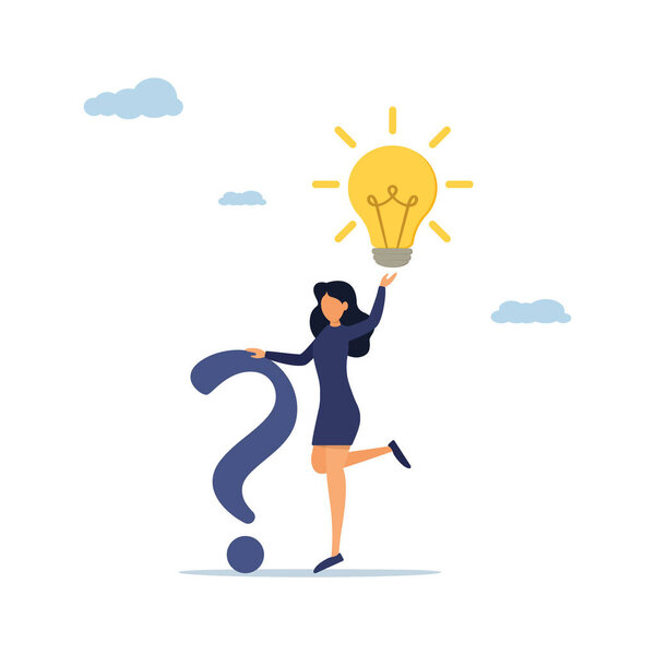 Концепция качества. Вопросы и ответы или решение проблем, часто задаваемые вопросы, помощь или творческое мышление. Бизнесвумен держит знак вопроса и лампочку