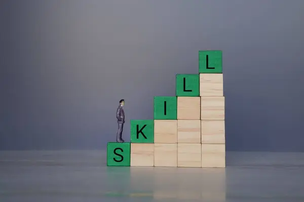 İnsan figürü ve mesaj skeci. Uyanış, canlılık, öğrenme ve kişisel gelişim kavramı