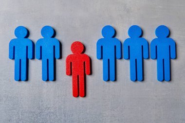 Bu kişi takıma uymuyor. Hastalık, görev eksikliği, personel azaltma, yetersizlik konsepti..