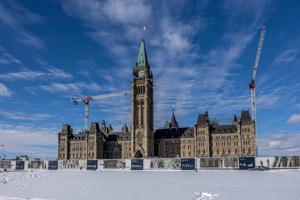 stock image Ottawa, Canada - February 08th 2023: A german photographer discovering Majors Hill Park in downtown Ottawa with view to the historical buildings.