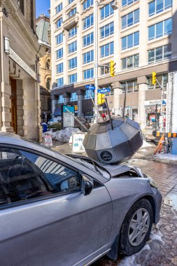 Ottawa, Kanada - 28 Şubat 2023: Ottawa şehir merkezindeki yayaları keşfeden Alman bir fotoğrafçı,.