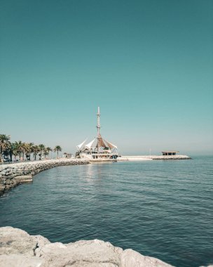Salmiya restoranının deniz manzarası 