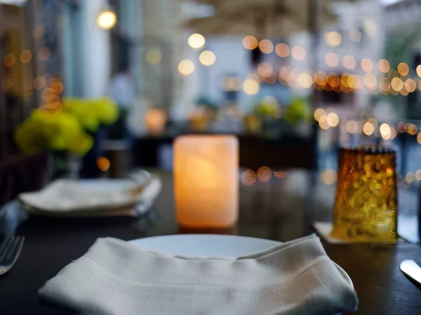 Kerzenlicht Edle Dekoration Für Feine Esstische Freien Luxuriöser Essensservice Restaurantkonzept — Stockfoto