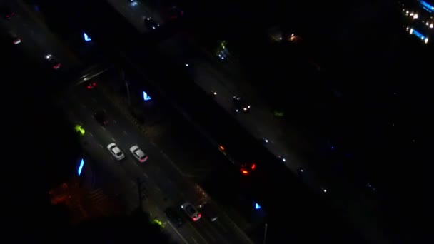 Filmagem Vídeo Estoque Diretamente Acima Estrada Noite Tráfego Luz Noite — Vídeo de Stock
