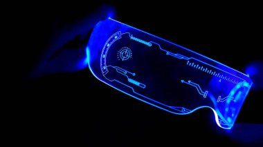 Gözlüklerin sol görüşü renkli neon ışıklar, fütüristik dijital yenilik konsepti, karanlık arka planda parlama, siber cihaz, oyun başlığı, nesne, LED