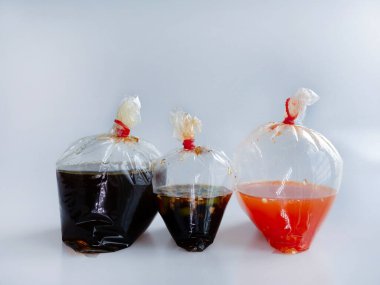 Sadece Tayland 'da şeffaf plastik torba, kauçuk bantlı, geleneksel Tayland usulü popüler gıda paketi, paket veya dağıtım işi, kirlilik konsepti