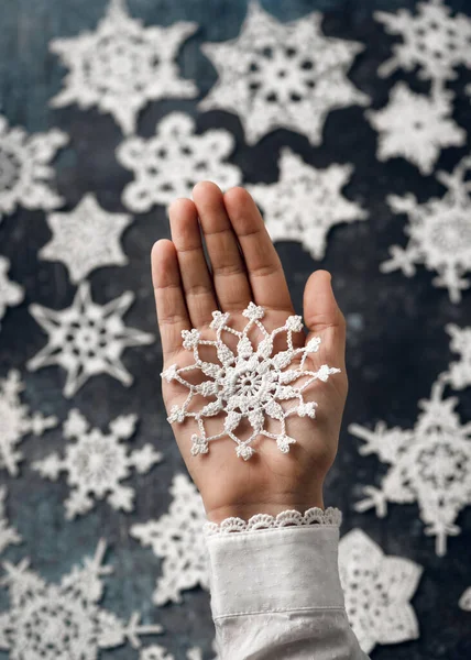 Beautiful White Cotton Crocheted Snowflakes Girl Hand Small Handmade Gift — Stock Photo, Image