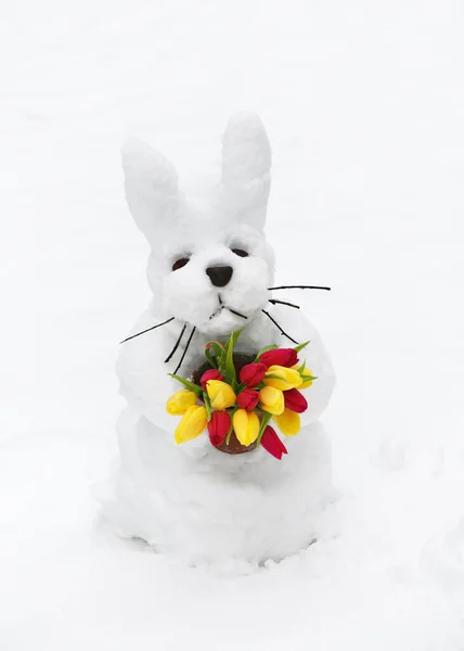 Cute Bunny Snowman Made Snow Beautiful Spring Bouquet Yellow Red — Stock Photo, Image