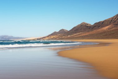 Playa de Coffee, Fuerteventura, Kanarya Adaları 'ndaki en güzel plaj. İspanya
