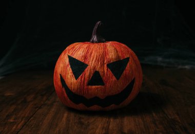 Siyah arkaplanda balkabağı Cadılar Bayramı