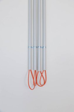 Bina yapım aşamasında, yeni elektrik tesisatı duvarı