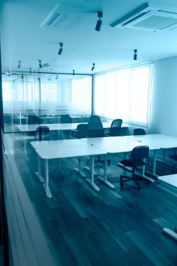 Ofiste boş toplantı odası