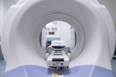 Modern Hastane Laboratuvarı 'nda tıbbi tomografi, MR ya da PET taraması yapılıyor. CT tarayıcı, Pet Tarayıcı, radyografi merkezinde hastanede. Hastanenin radyolojisinde manyetik rezonans görüntüleme için MRI makinesi
