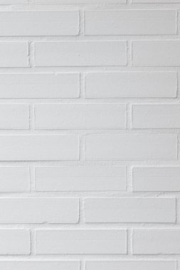 Minimalist beyaz tuğlalı bir duvar, temiz çizgiler ve pürüzsüz bir doku sergiliyor. Modern iç mimari tasarım ve projeler için mükemmel. Bu kusursuz desen herhangi bir yere basitlik ve zarafet katar..