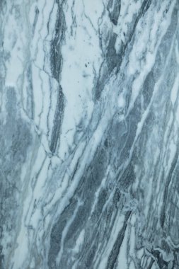  Doğal damarları ve organik desenleri olan zarif gri ve beyaz mermer dokunun yakın çekimi. Arkaplan, iç tasarım kavramları ve mimari sunumlar için ideal.