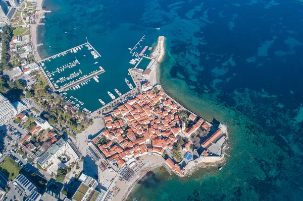 Oude Stad Budva Een Mooie Zomerdag Montenegro Luchtfoto Beeld Bovenaanzicht — Stockfoto