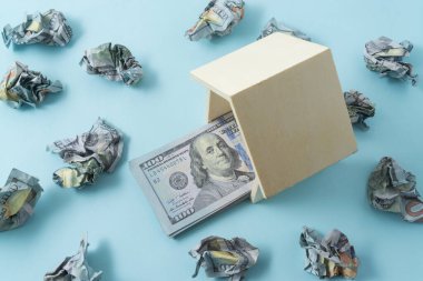 Bir dolar banknotla finansal konsept.