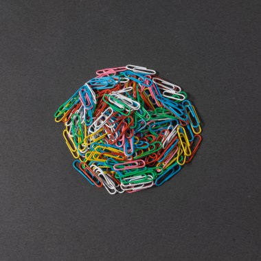 Renkli ataçlar arka plan için mükemmel