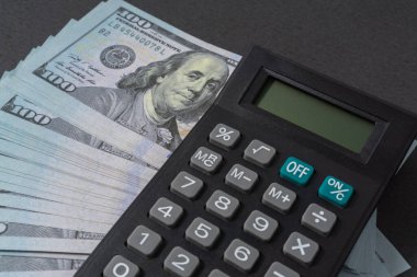 Bir dolar banknotlu iş konsepti