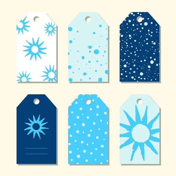 冬天的标签上挂着降雪 雪花飘扬在蓝色中 矢量图解 冬季礼品标签收集 附有手工绘制的印刷品 — 图库矢量图片