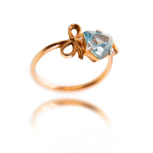 Χρυσό Δαχτυλίδι Μπλε Τοπάζι Υψηλής Ποιότητας Φωτογραφία — Φωτογραφία Αρχείου