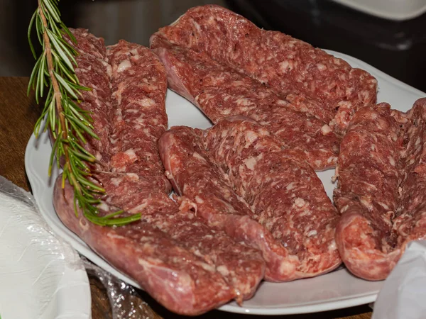 Grilling Bliss Uma Deliciosa Seleção Carnes Salsichas Aguarda Chamas Churrasco — Fotografia de Stock