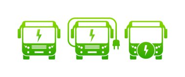 Fişi olan yeşil elektrikli otobüs simgeleri koleksiyonu. Elektrikli otobüs şarj yeri. Otobüs için şarj istasyonu. Altyapı için simgeler. Vektör illüstrasyonu