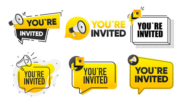 Вы приглашены. Коллекция мегафонов с текстом. Маркетинг и продвижение. Векторная миграция
