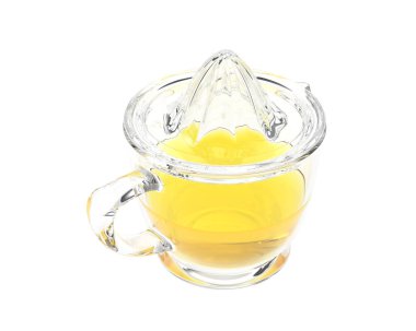 Beyaz arkaplanda plastik meyve sıkacağı