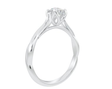 Nişan yüzüğü beyaz arkaplanda izole edildi