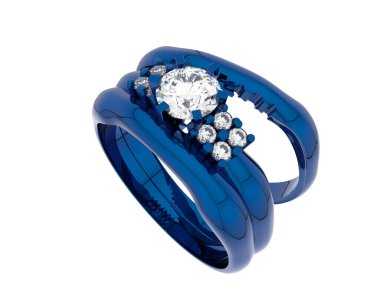 Nişan yüzüğü beyaz arkaplanda izole edildi