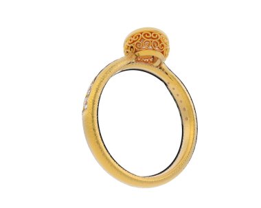 Beyaz arka planda izole edilmiş değerli taşları olan yüzük.. 