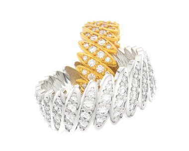 Beyaz arka planda izole edilmiş değerli taşları olan yüzükler. 