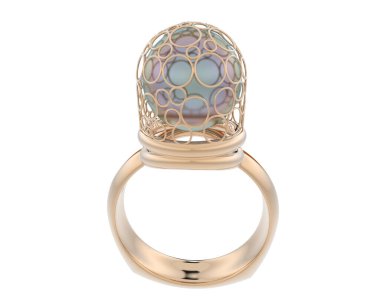 Güzel nişan yüzüğü arka planda izole edildi. 