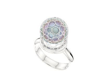 Güzel nişan yüzüğü arka planda izole edildi. 