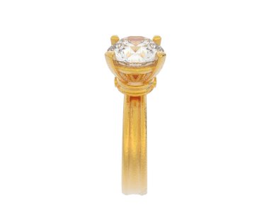 Güzel nişan yüzüğü arka planda izole edildi. 