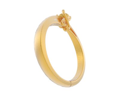 Güzel nişan yüzüğü arka planda izole edildi. 