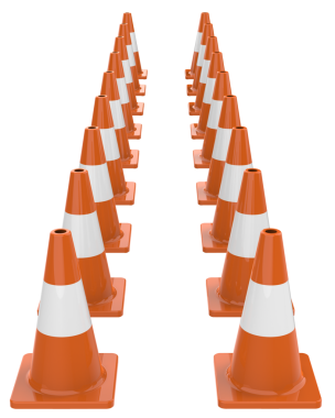 Beyaz arkaplanda trafik konisi izole edildi