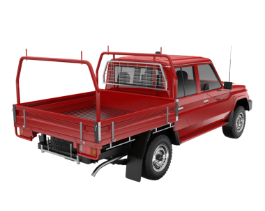 Uzun süre römorklu kırmızı kamyonet.