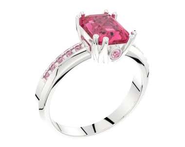 Siyah arkaplanda çiçek süsü olan pembe bir nişan yüzüğü.