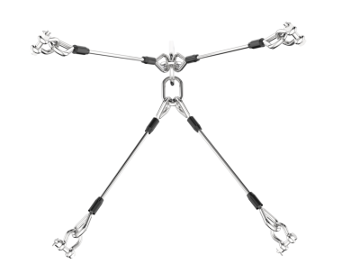 Siyah arkaplanı olan metal zincir