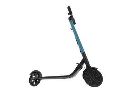 Elektrikli scooter beyazda izole edildi