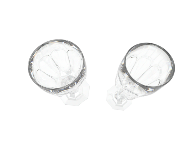 Beyaz arkaplanda izole edilmiş kulak