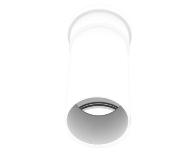 Beyaz arka planda beyaz plastik bardak