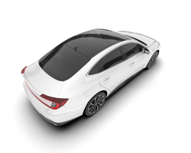 Modern beyaz araba beyaz sırtında izole edilmiş.